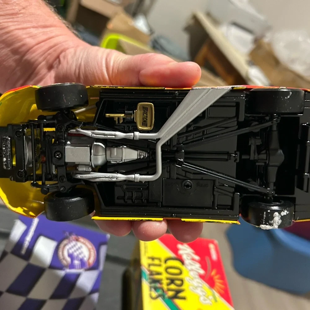 Terry Labonte Corn Flakes 1/24 scale Red and Yellow Race Car Toy. 1 of 7512 made - Picture 5 of 14
